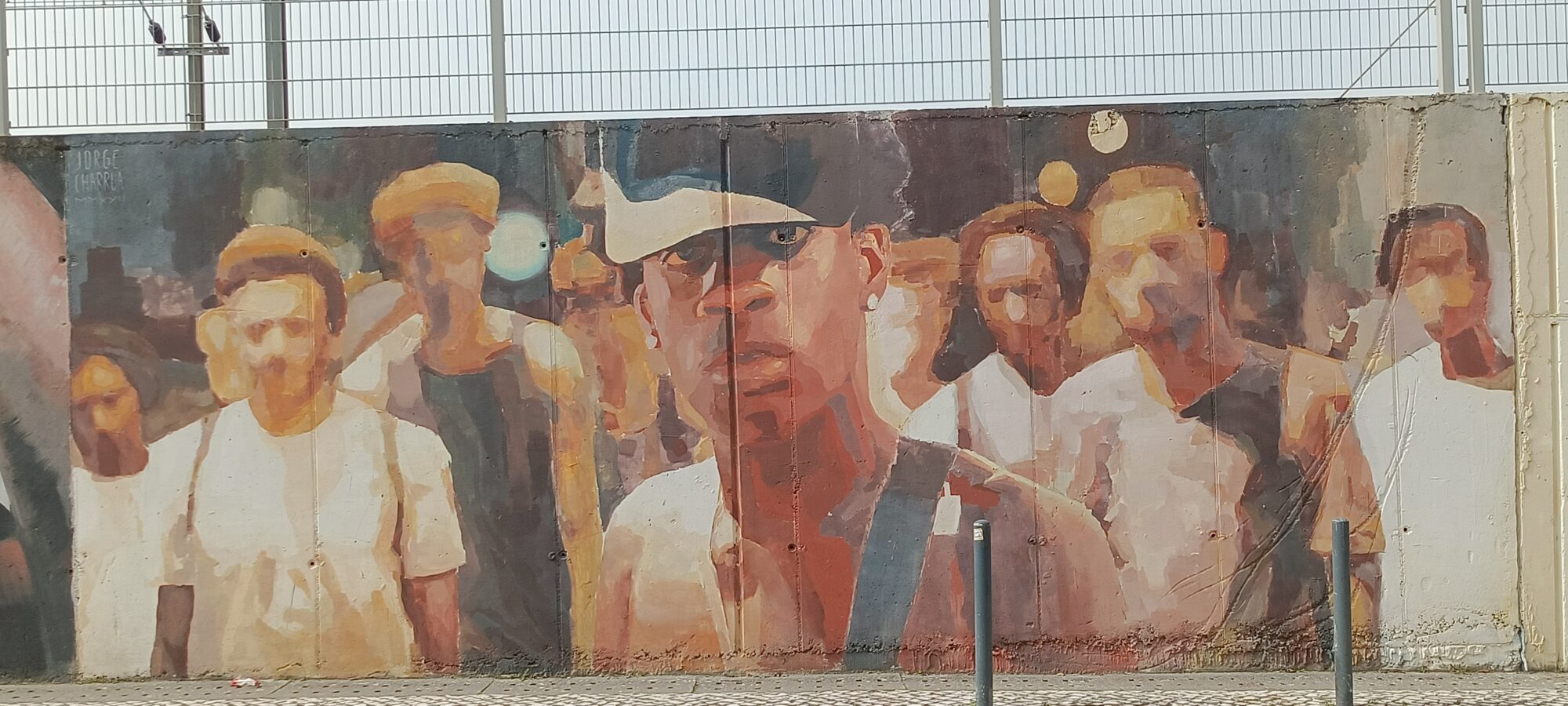Tudo é Comum — Street art by Jorge Charrua in Lisboa
