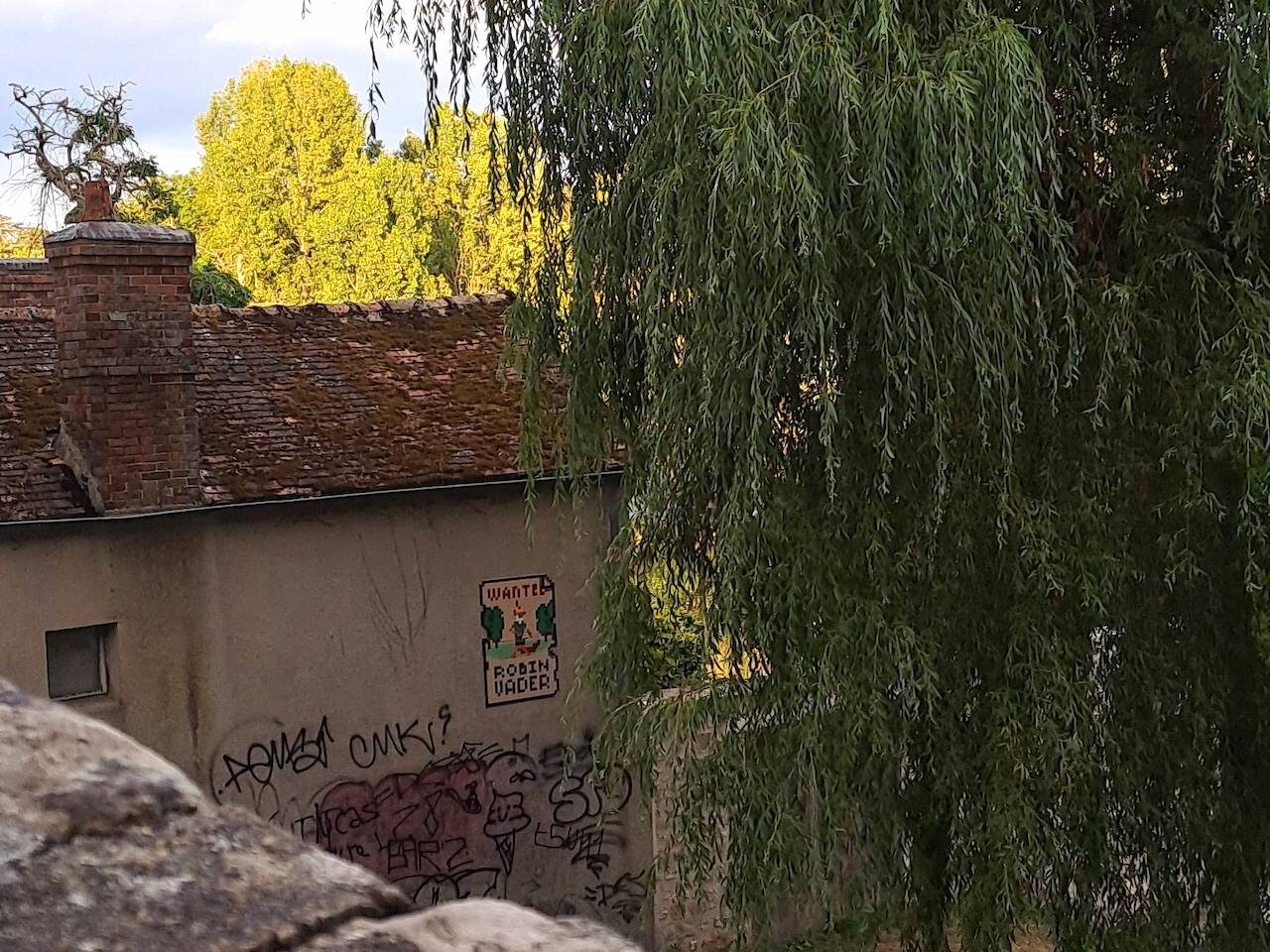 FTBL_41, Space Invader on 19 Route de Grez — Street art by Invader in Montigny-sur-Loing