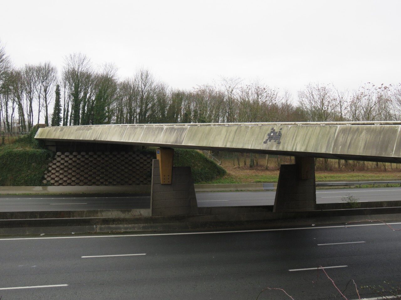 LIL_00, Space Invader de l'autoroute du Nord — Street art de Invader à Lille