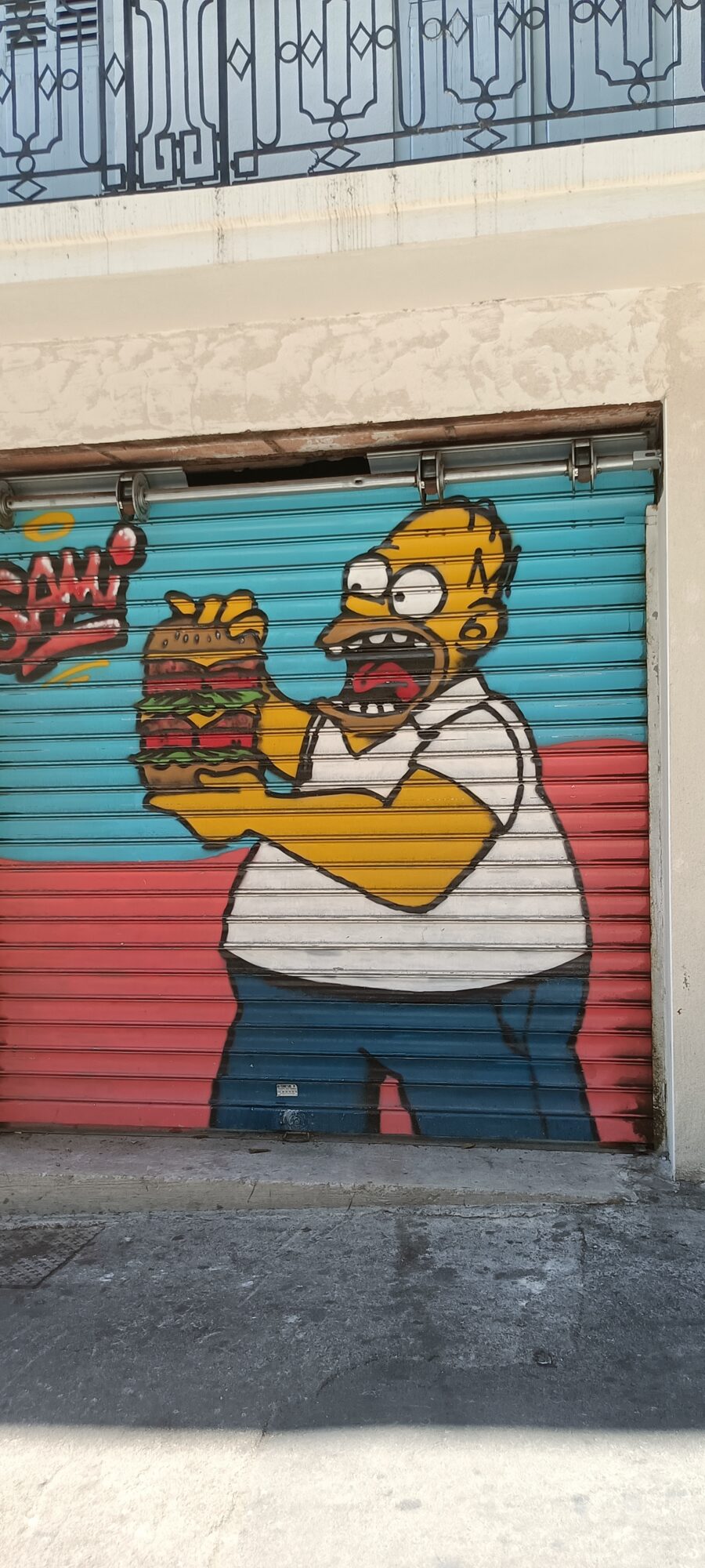 Homer Simpson au hamburger — Street art à Marseille