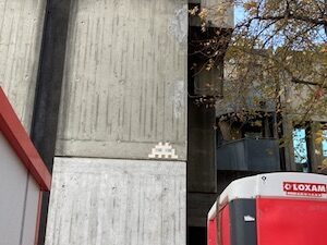 GRN_35, Space Invader de l'avenue de Constantine — Street art de Invader à Grenoble