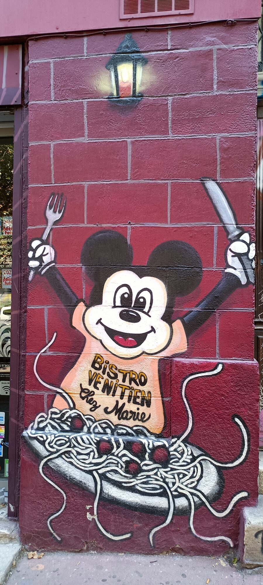 Bistro Vénitien cooking mouse — Street art in Marseille