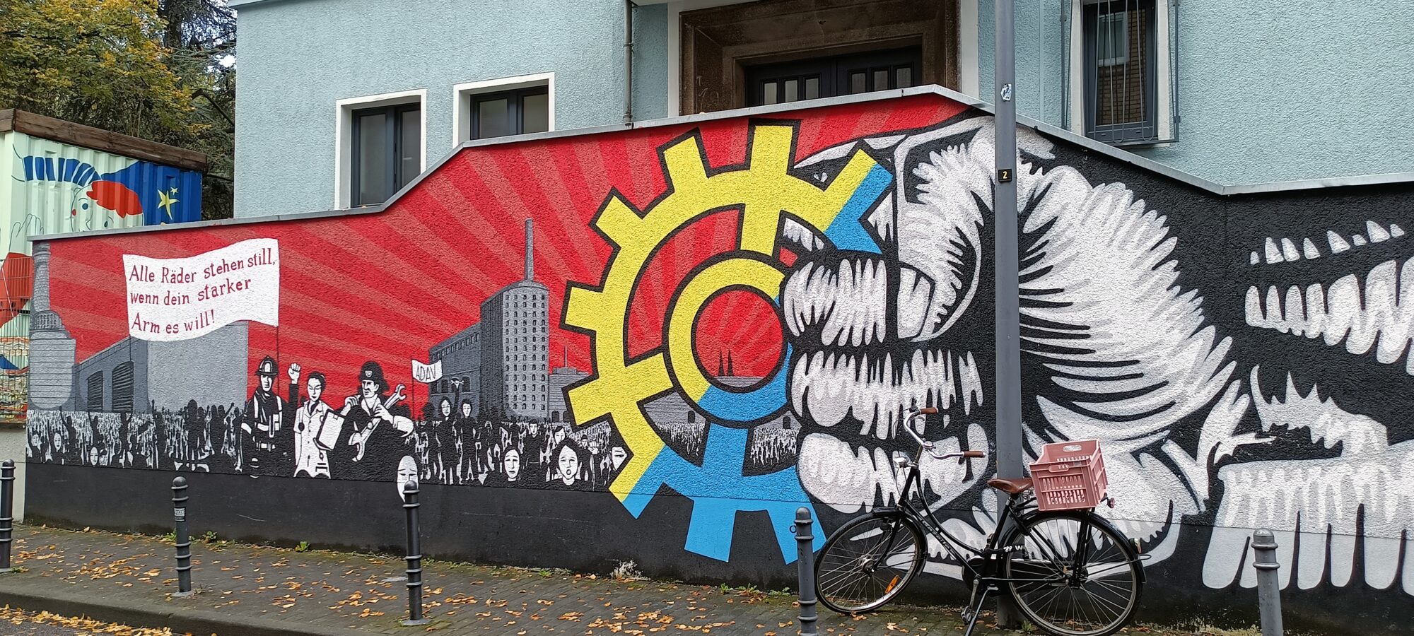 Alle Räder stehen still, par Goodlack Art — Street art de Goodlack Art à Köln