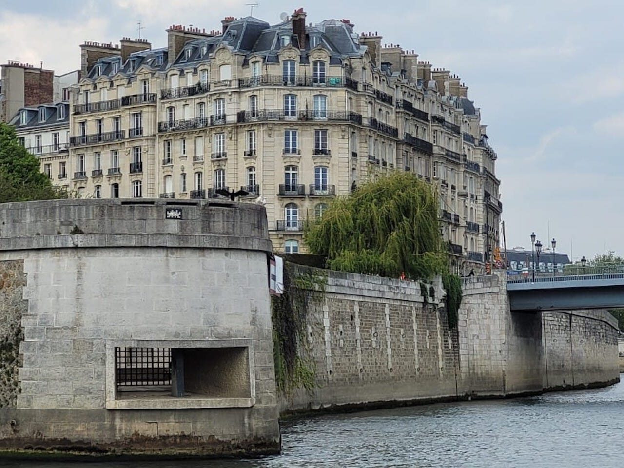 PA_217, Space Invader de l'allée des Justes parmi les Nations — Street art de Invader à Paris