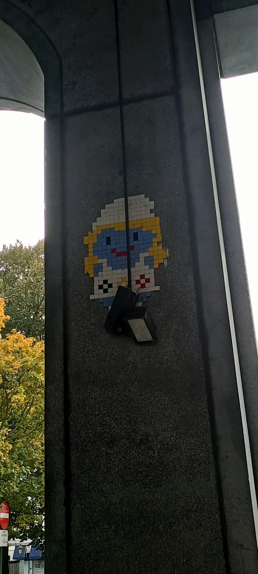 Schtroumpfette en mosaïque, Carrefour de l'Europe — Street art à Bruxelles