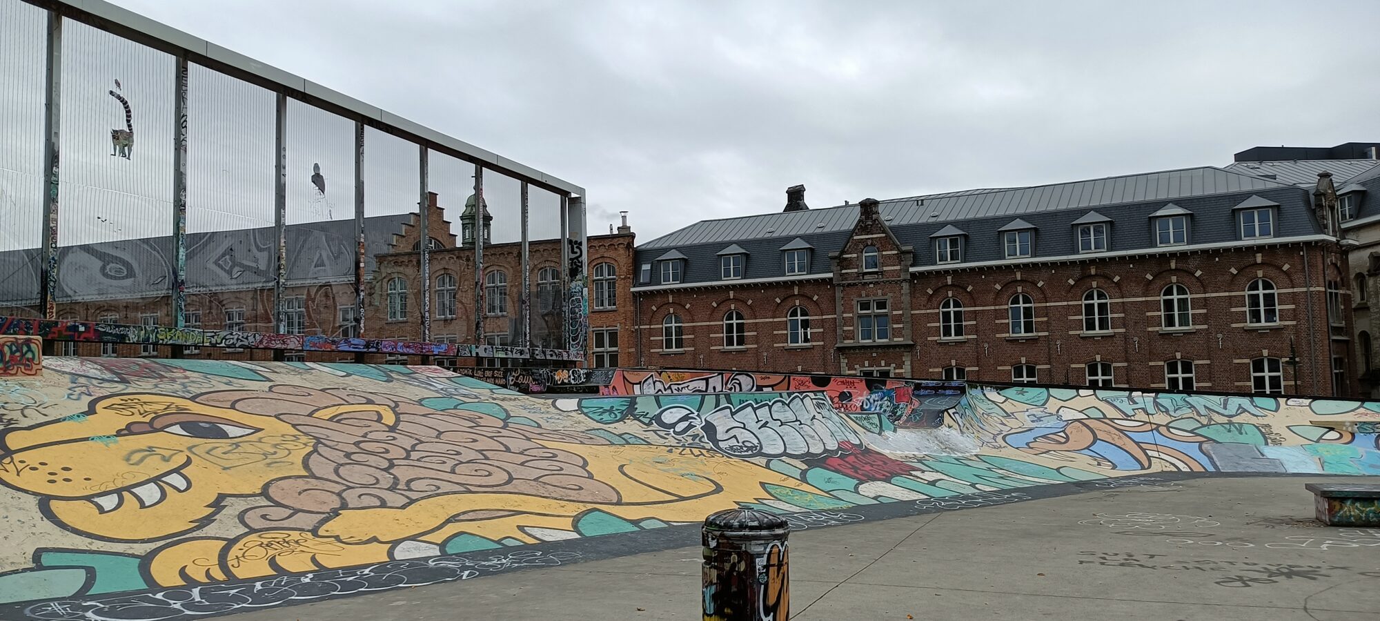 Le lion du bowl des Ursulines — Street art à Bruxelles