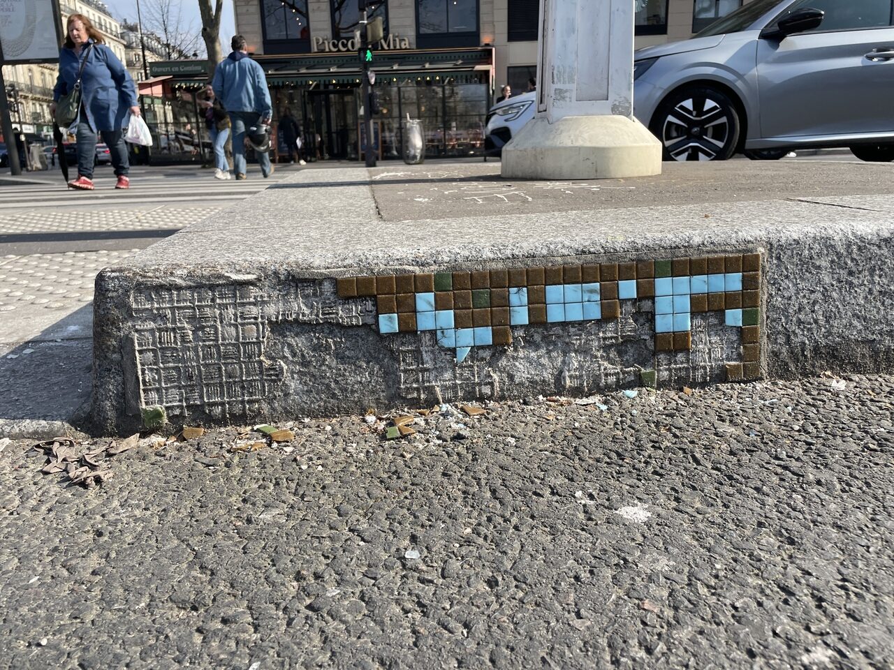 PA_383, Space Invader de la place de la République — Street art de Invader à Paris