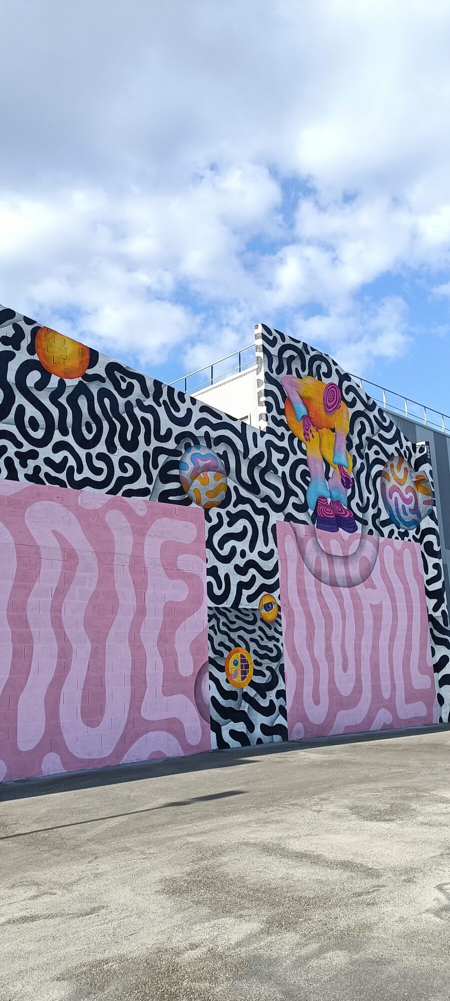One Wall, a Graphic Court by Ocü — Street art by Ocü in Nantes