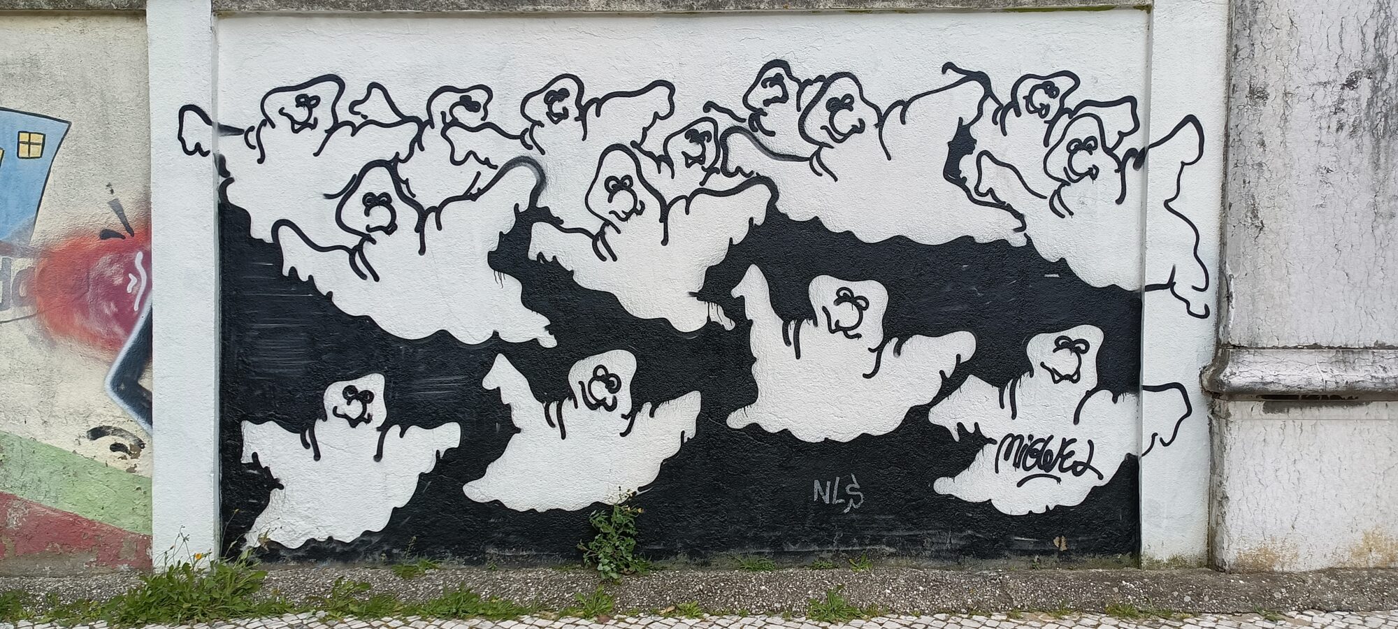 Ghostly silhouettes on a black band — Street art in Lisboa
