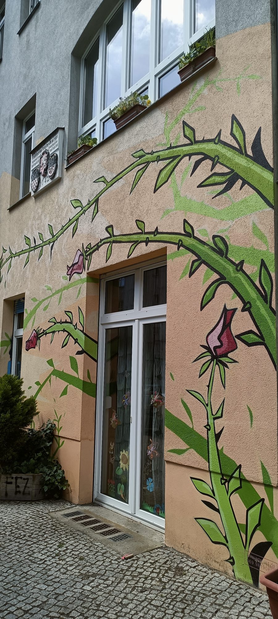 Climbing Roses around the Door — Street art in Berlin