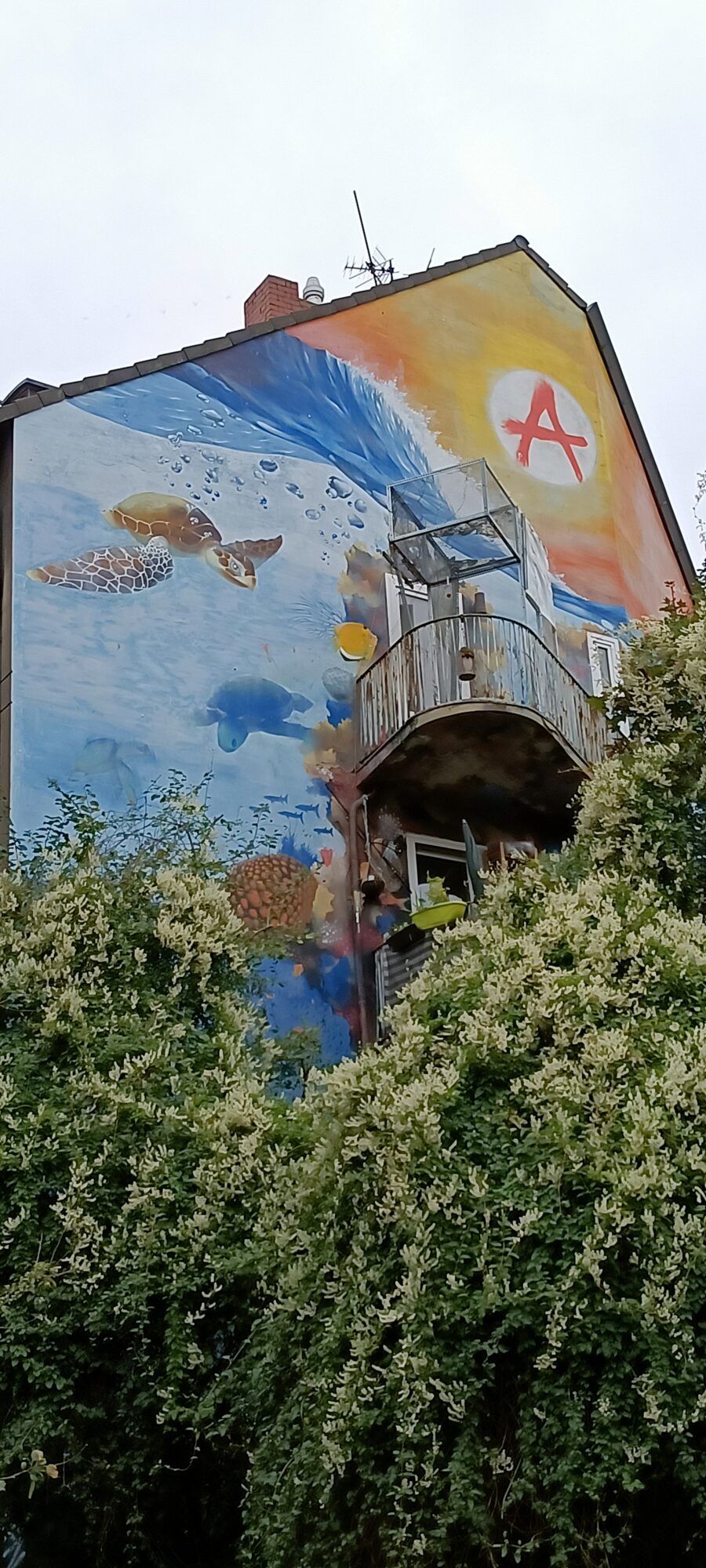 Save the Oceans, le pignon sous-marin d'Amione — Street art de Amione à Düsseldorf