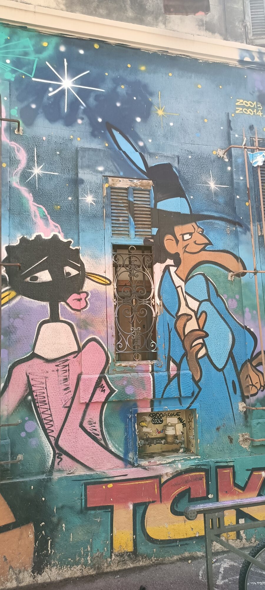 Baiser sous le ciel étoilé — Street art à Marseille