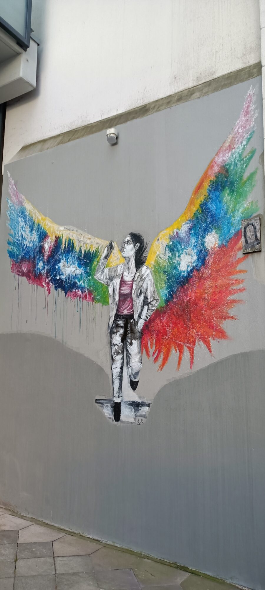 Rainbow wings and a spray can — Street art in Düsseldorf
