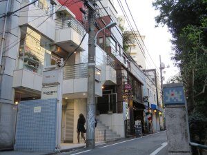 TK_21, Space Invader on Jinnan 1-chōme — Street art by Invader in Tokyo