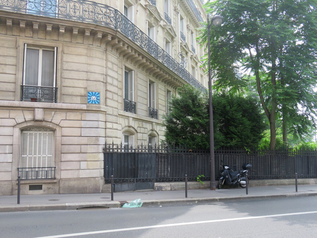 PA_1357, Space Invader de la rue de Saint-Petersbourg — Street art de Invader à Paris