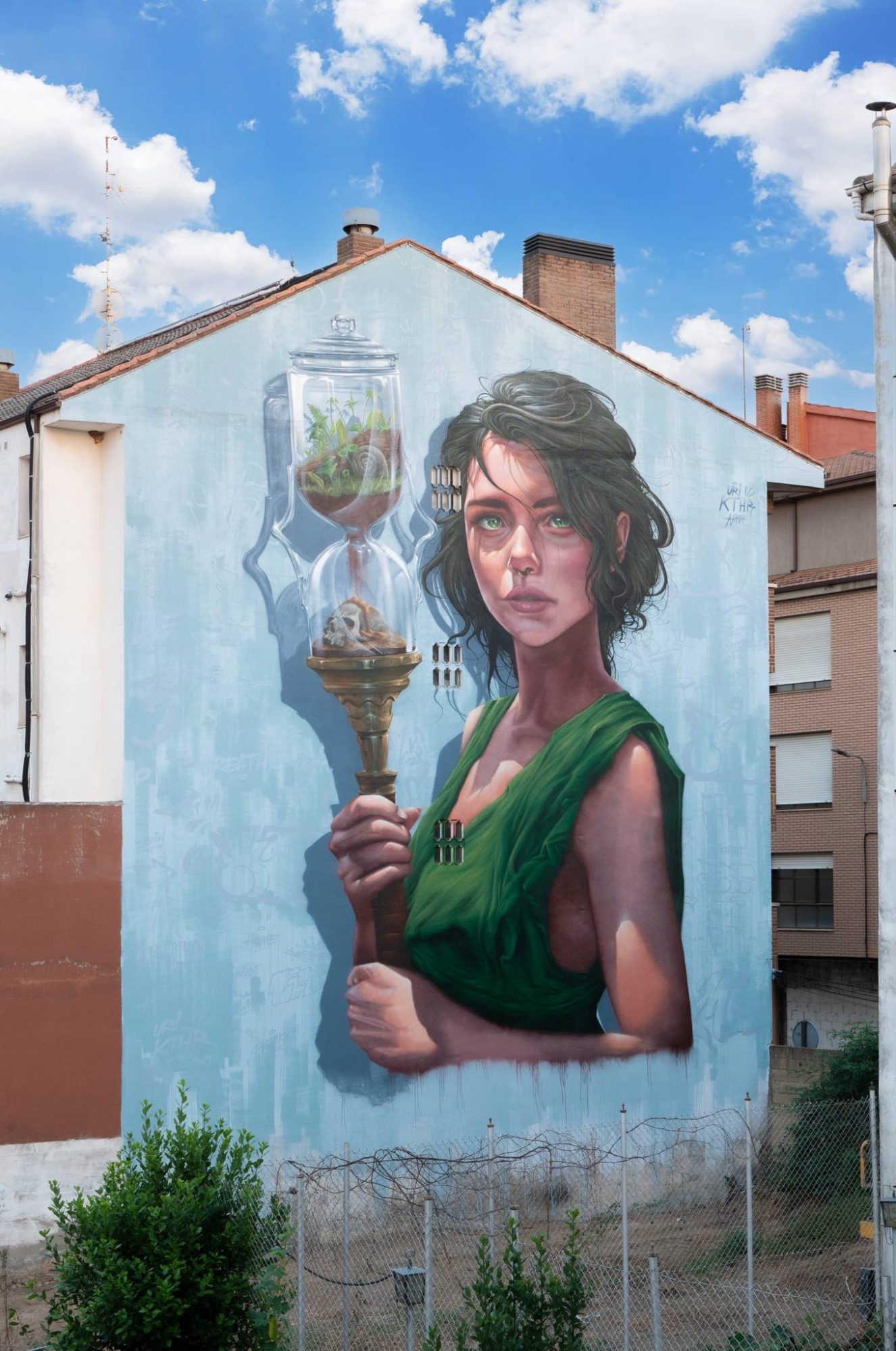 The Messenger — Street art by Uri KTHR in La Bañeza