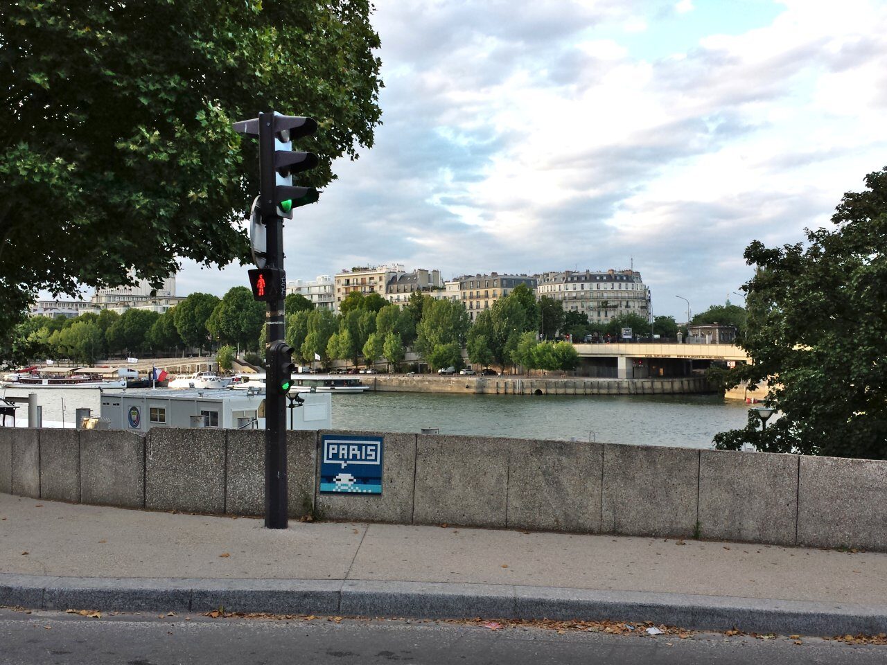 PA_1150, Space Invader du quai Saint-Bernard — Street art de Invader à Paris