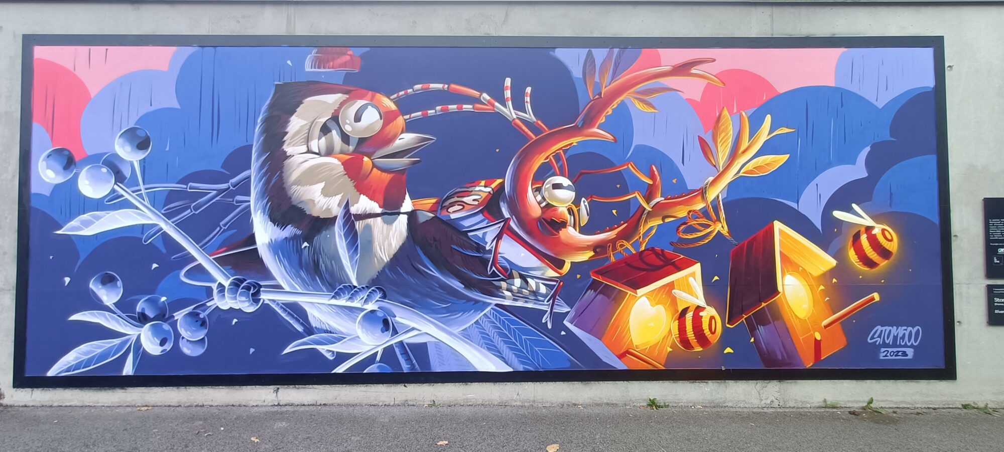 Chardonneret et cerf-insecte par Stom500 — Street art de Stom500 à Reims