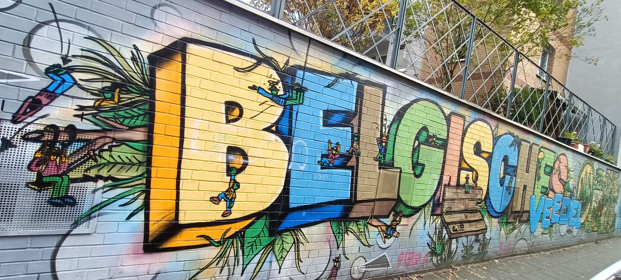 Belgisches Veedel en lettres habitées — Street art à Köln