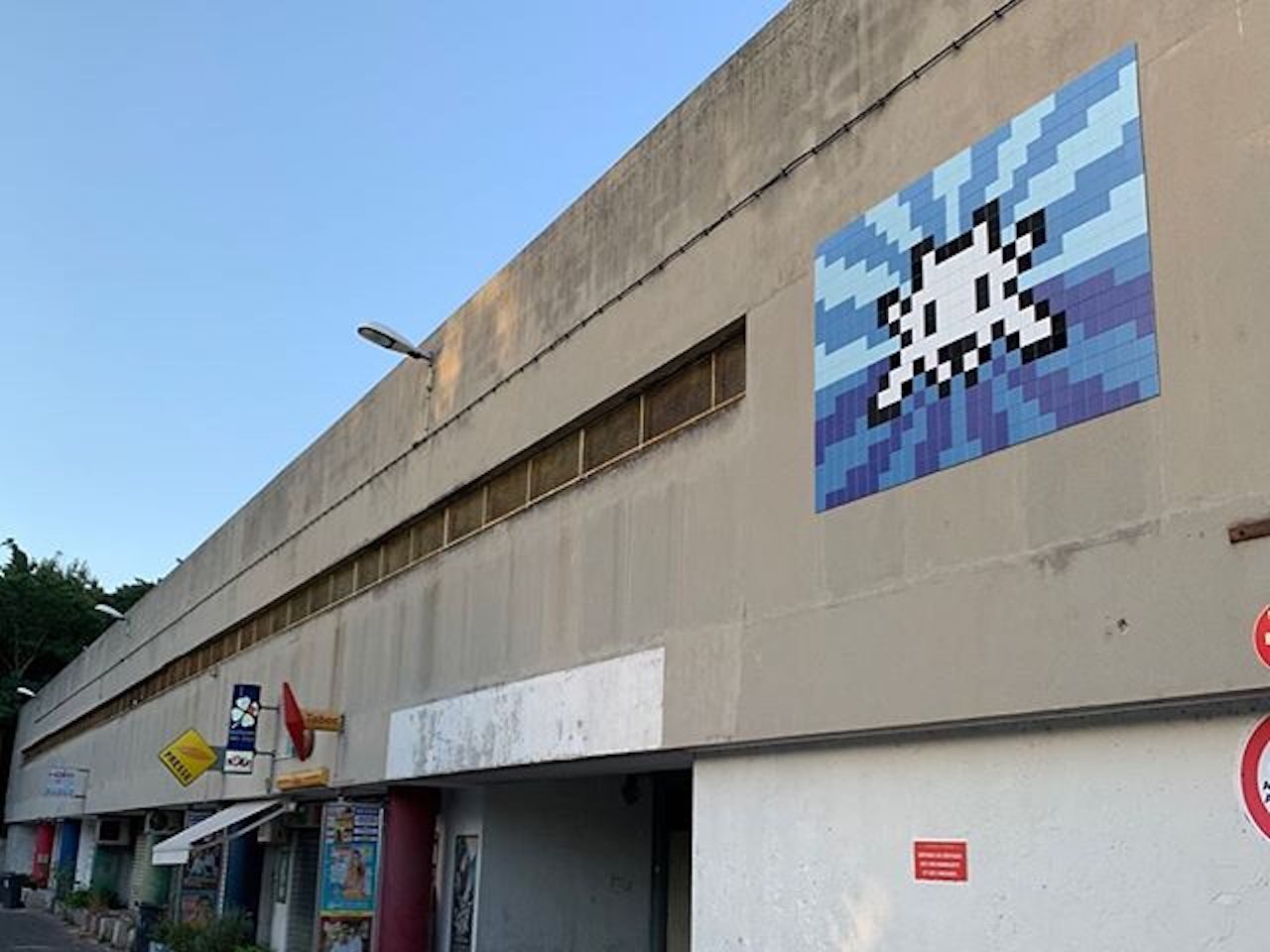 MARS_96, Space Invader on 1 Impasse Marie de Sormiou — Street art by Invader in Marseille