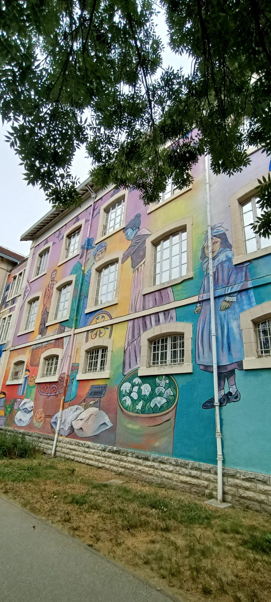 La Vie hors la Manufacture by Heol Art — Street art by Heol Art in Le Mans