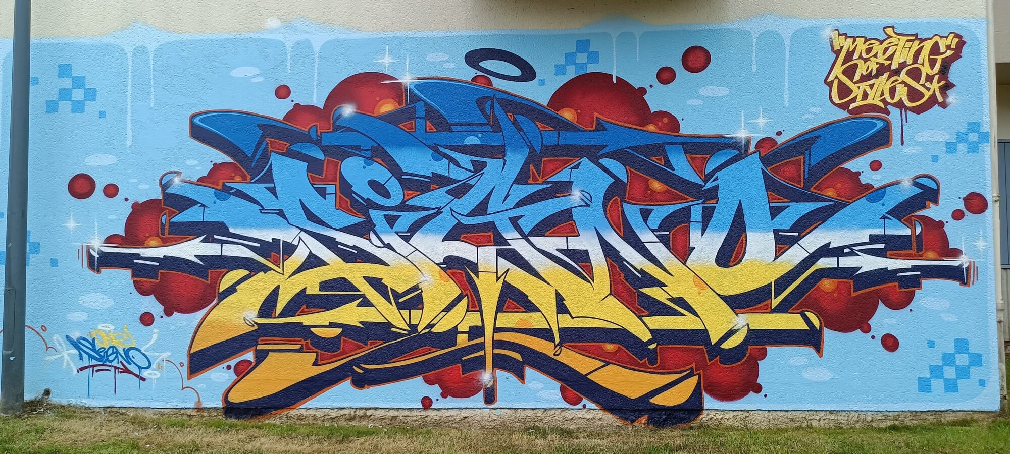 Blue wildstyle from Meeting of Styles — Street art in Paimpol