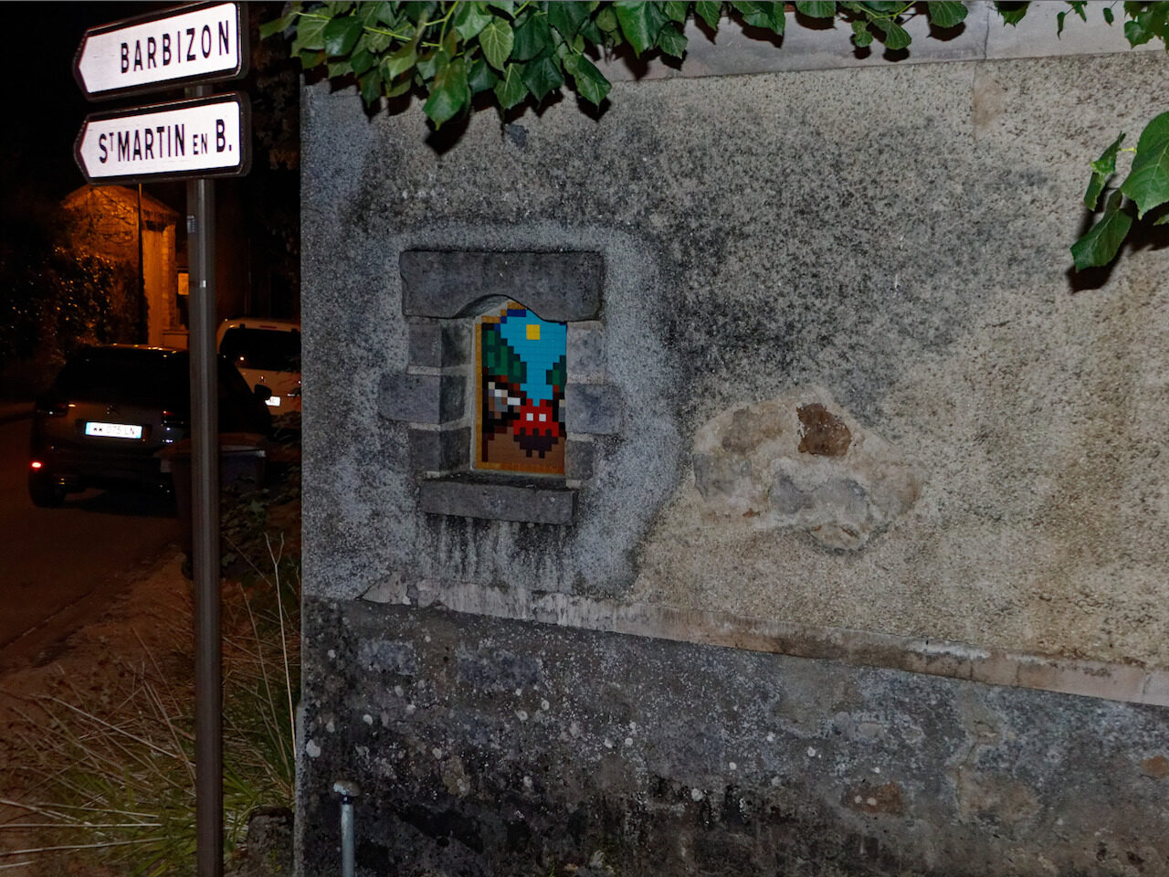 FTBL_32, Space Invader on 32 Rue Grande — Street art by Invader in Arbonne-la-Forêt