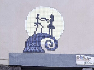 CLR_47, Space Invader de la rue des Remparts — Street art de Invader à Clermont-Ferrand