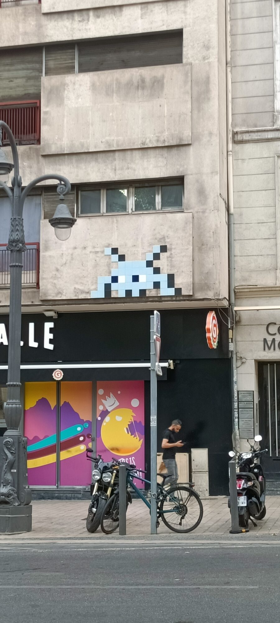 MARS_77, Blue Space Invader on Boulevard Garibaldi — Street art by Invader in Marseille