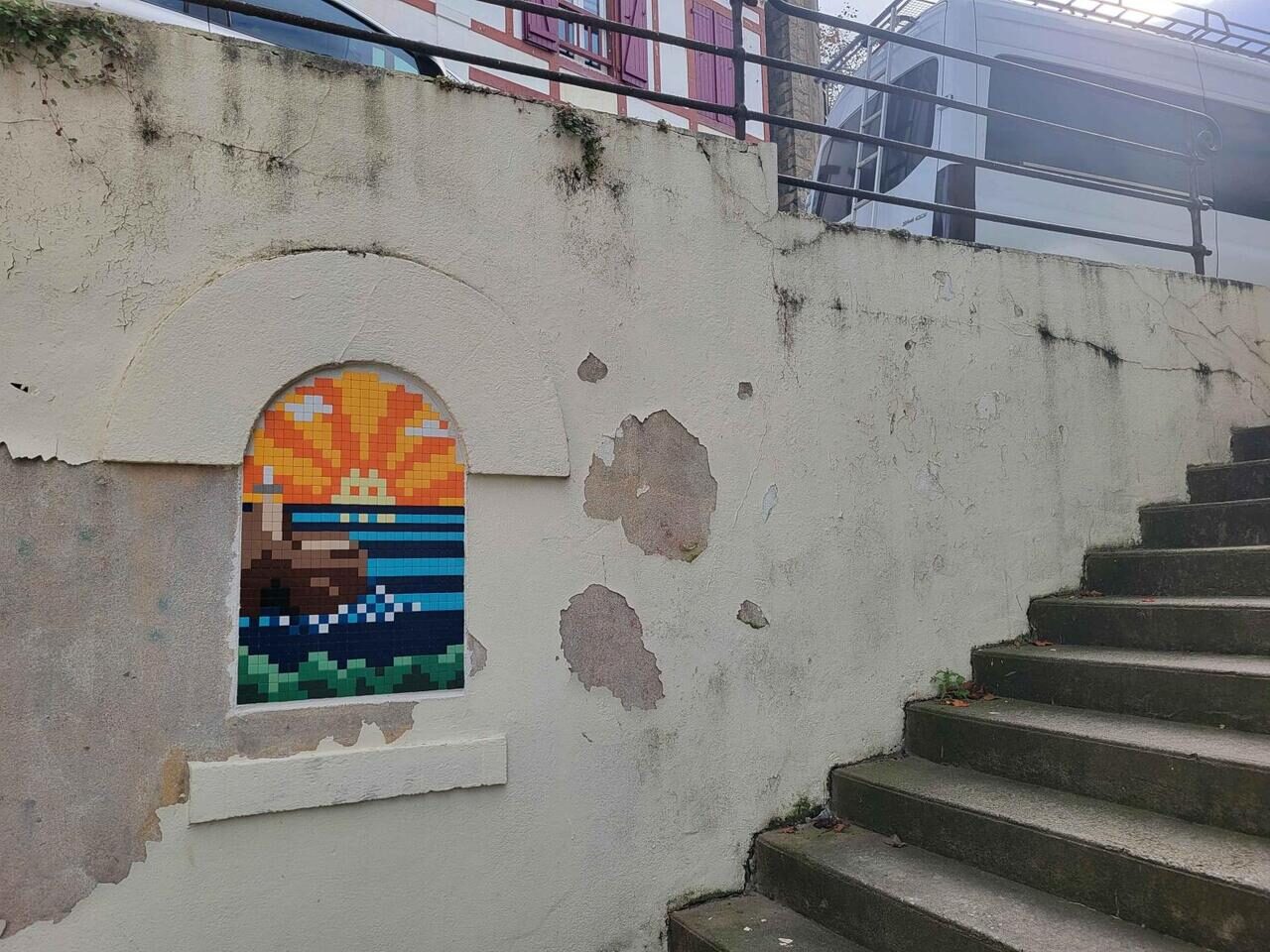 BAB_33, Space Invader on Passage Monplaisir — Street art by Invader in Biarritz