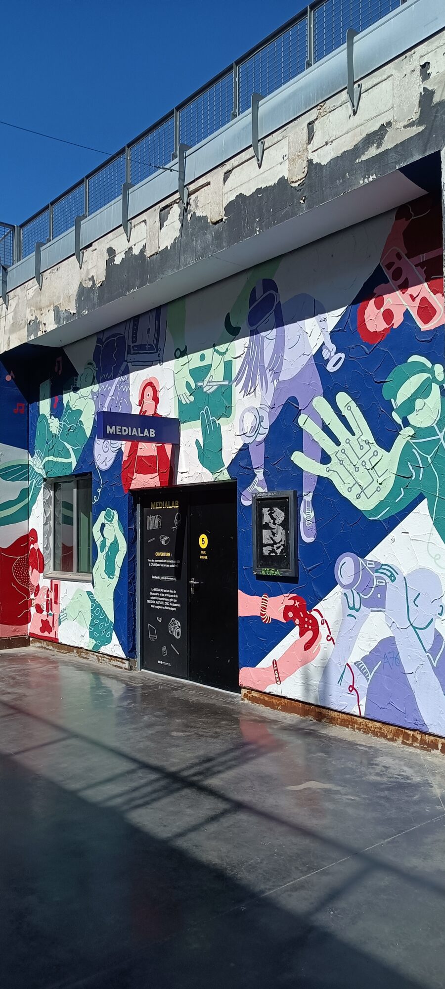 Façade du Medialab de la Friche — Street art à Marseille