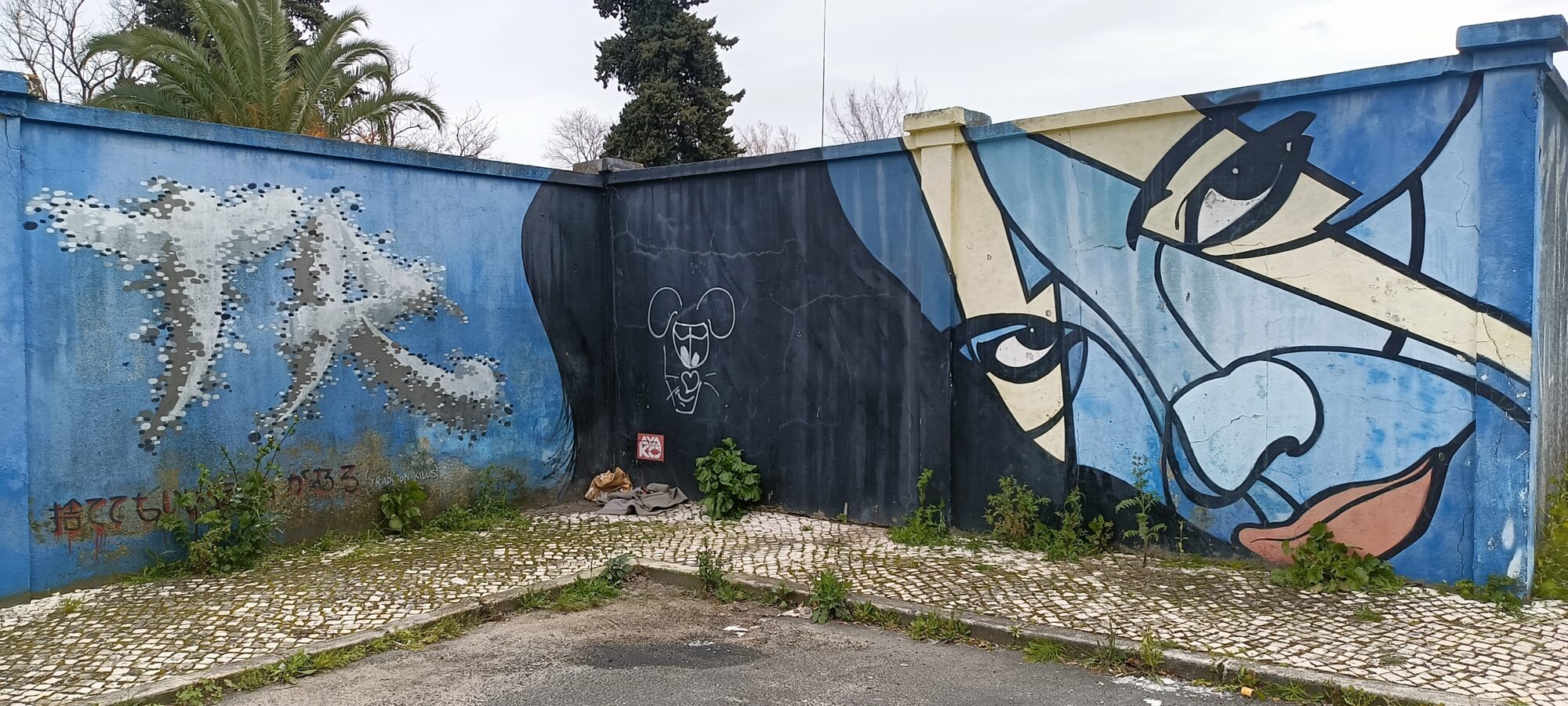 White mouse and cubist face — Street art in Lisboa