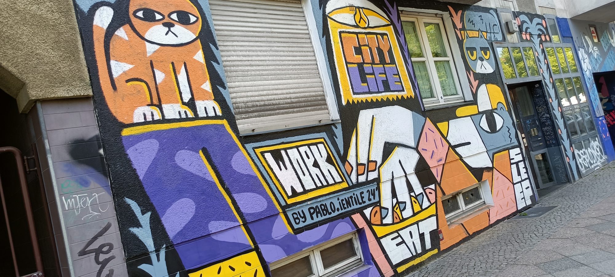 City Life de Pablo Gentile — Street art à Berlin