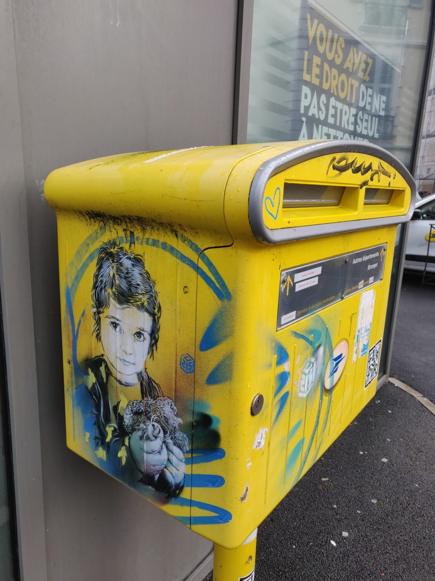The child with a soft toy on boulevard Alsace-Lorraine, by C215 — Street art by C215 in Bayonne