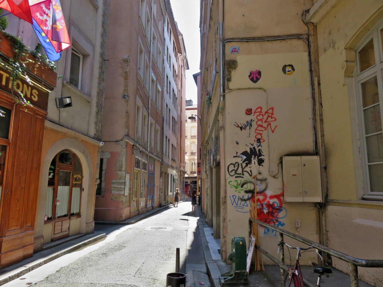 LY_02, Space Invader on 5 Rue du Major Martin — Street art by Invader in Lyon