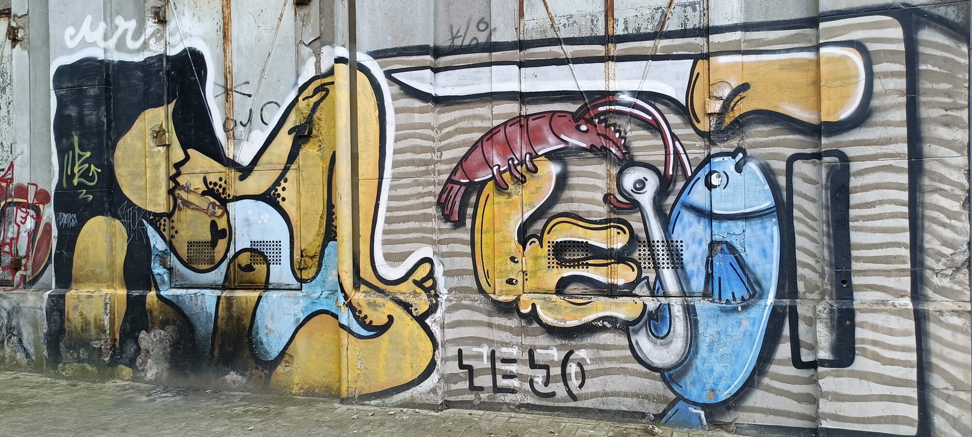 Pêcheurs, crevette et poisson par Teso — Street art de Teso à Almada