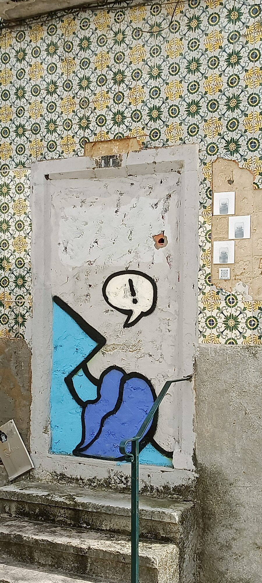 Blue Figure with an Exclamation Mark — Street art in Lisboa