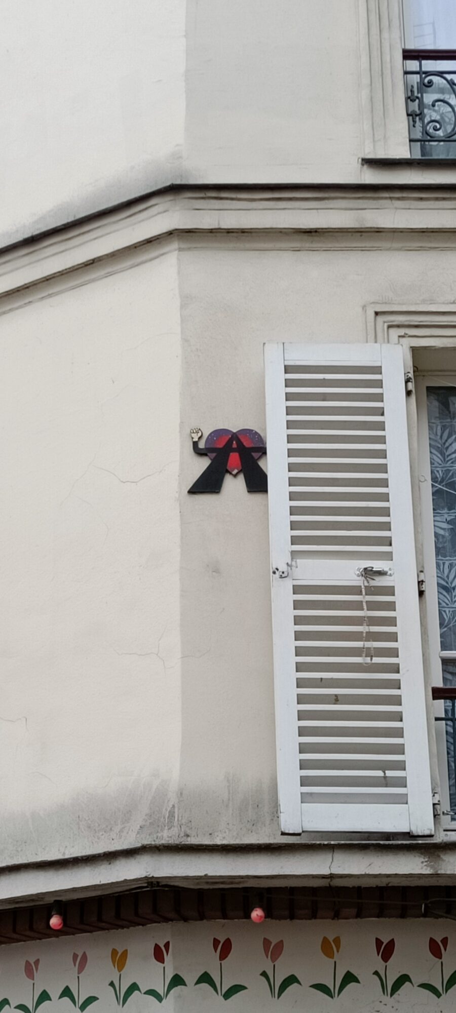 Dark heart with a raised fist — Street art by A2 in Paris