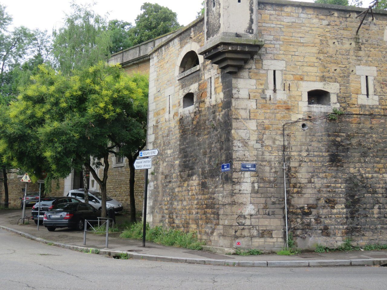 LY_41, Space Invader de la rue Commandant Charcot — Street art de Invader à Lyon