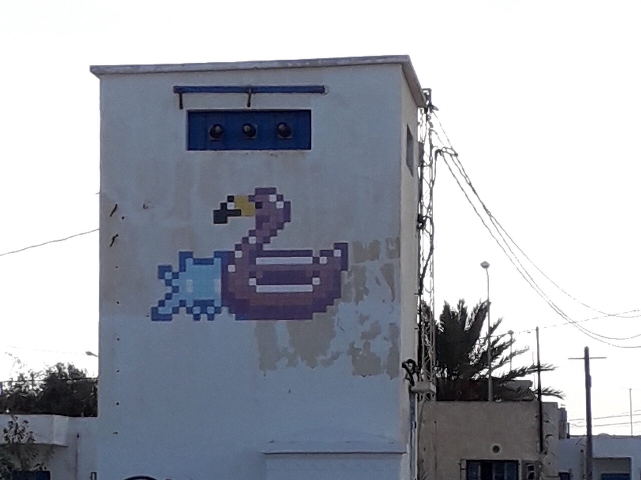 DJBA_42, Space Invader de l'avenue de l'Environnement — Street art de Invader à Midoun