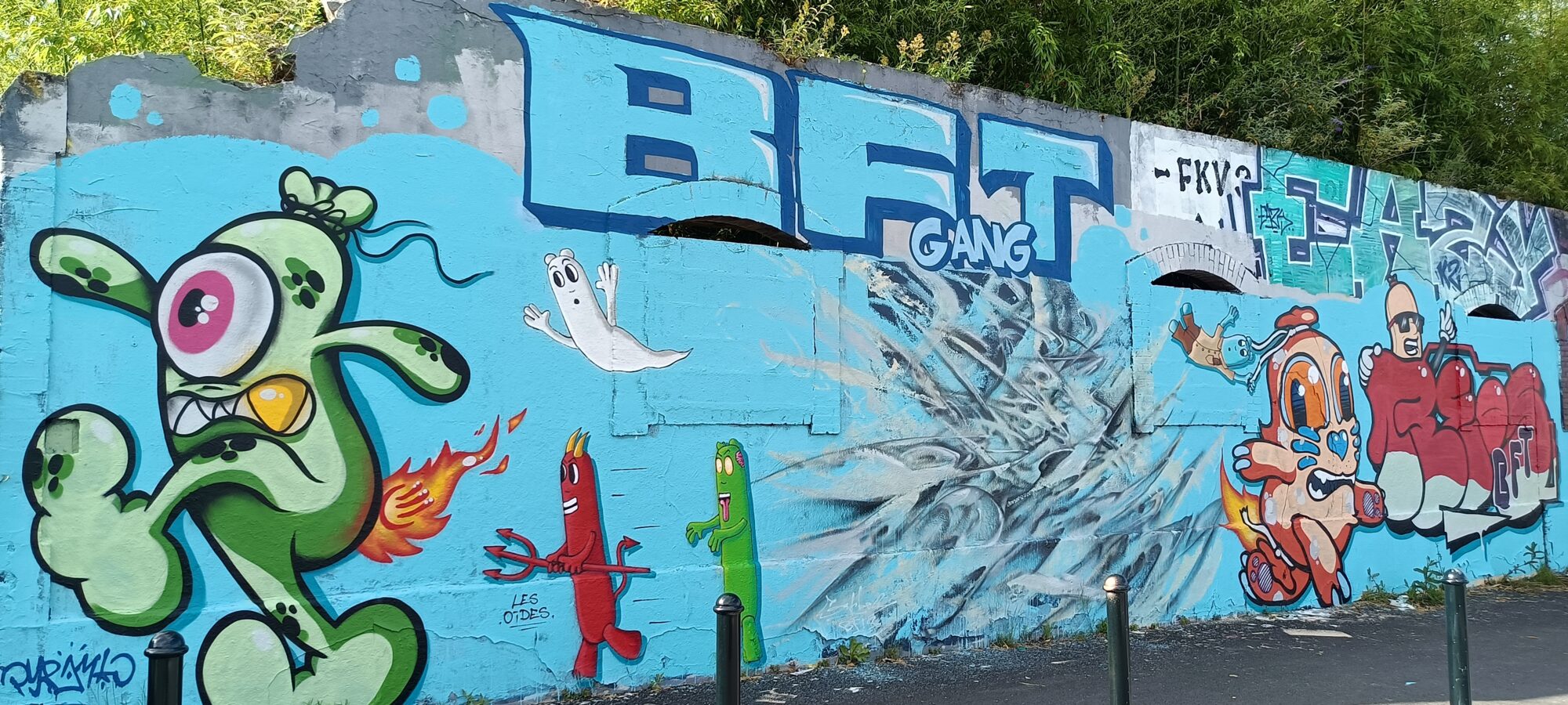 BFT Gang Wall, Cartoon Creatures — Street art by Les Oides in Nantes