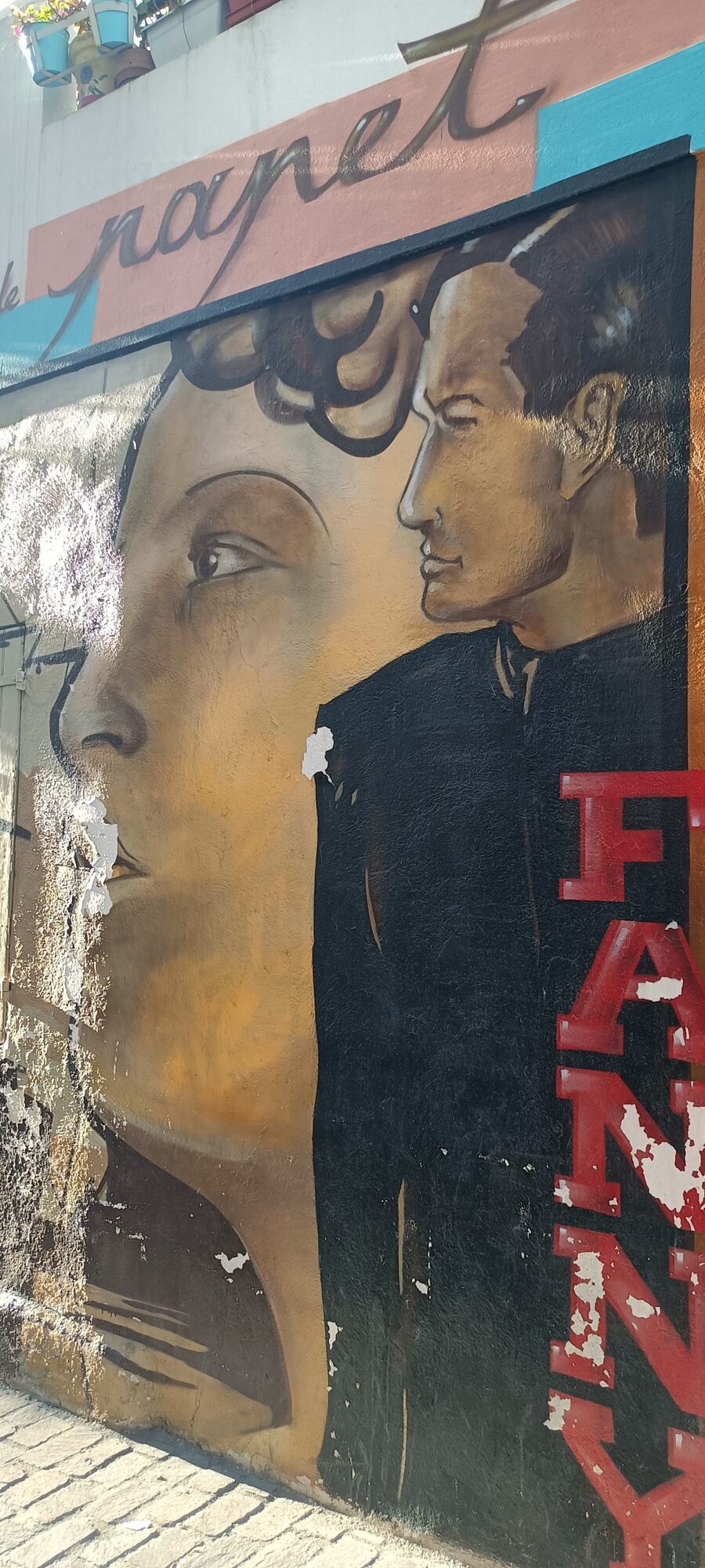 Fanny en deux profils affrontés — Street art à Marseille