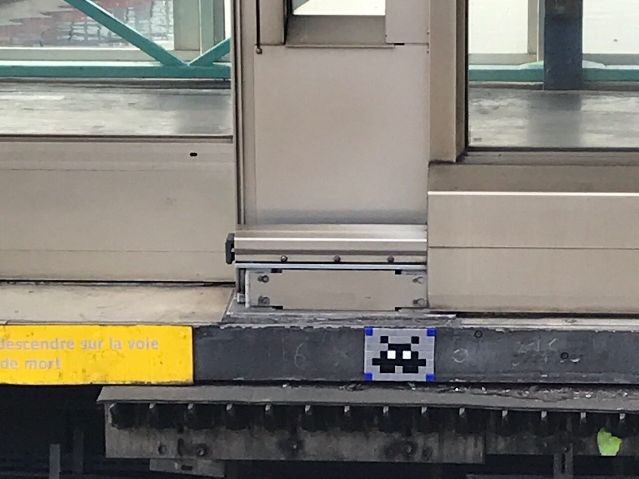 PA_249, Space Invader du boulevard Bourdon — Street art de Invader à Paris