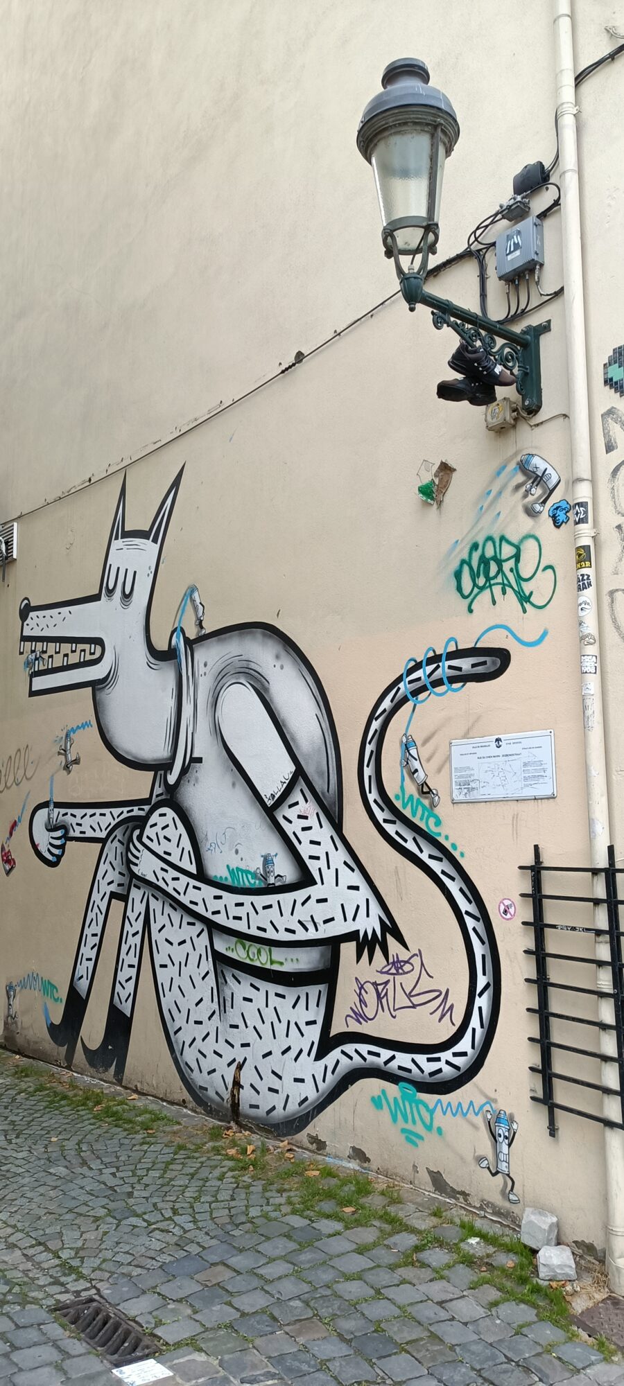 Le chien marin au long museau — Street art à Bruxelles