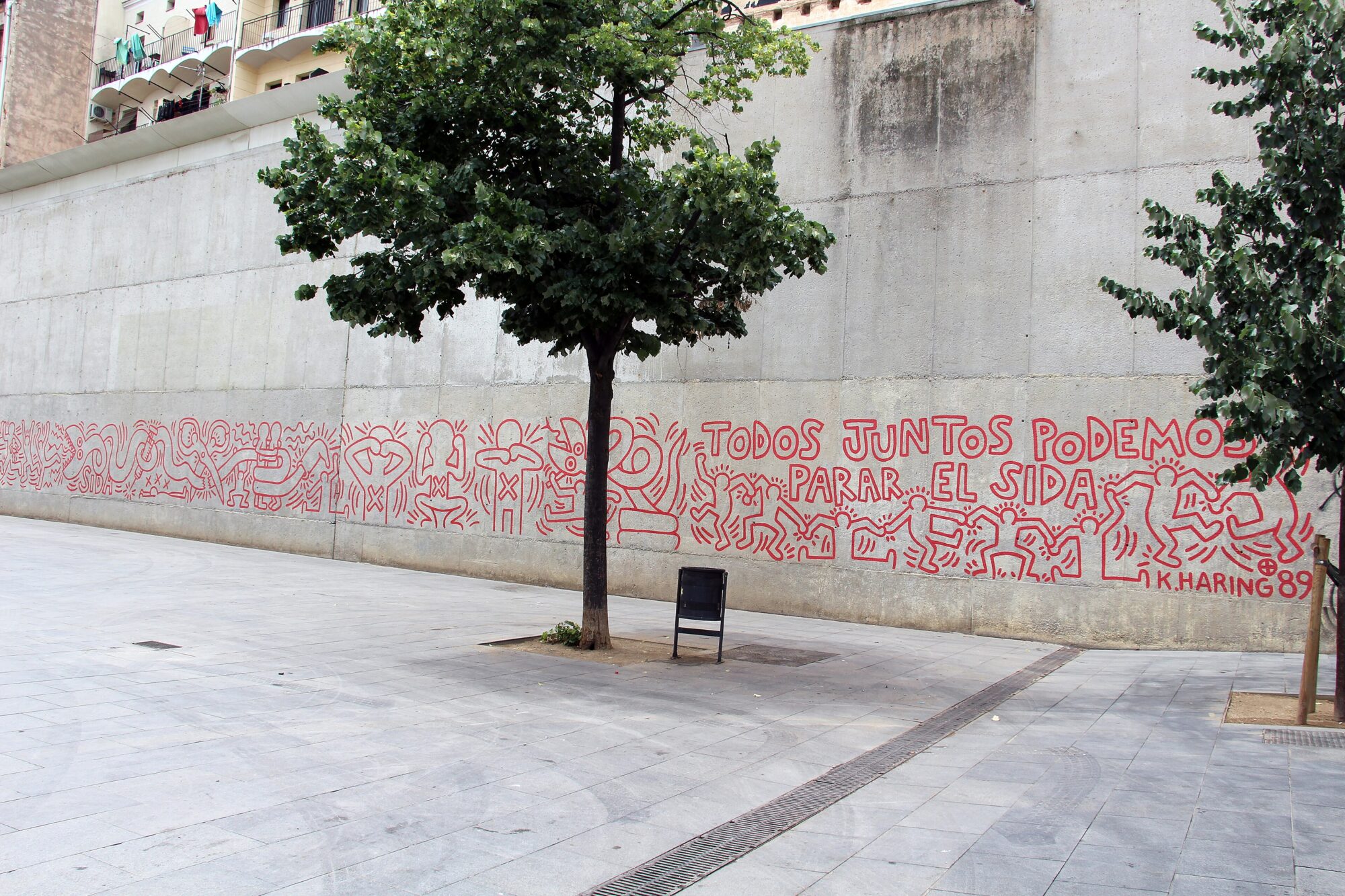 Todos juntos podemos parar el sida — Street art by Keith Haring in Barcelona
