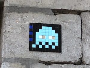 GRN_31, Space Invader de la rue Voltaire — Street art de Invader à Grenoble