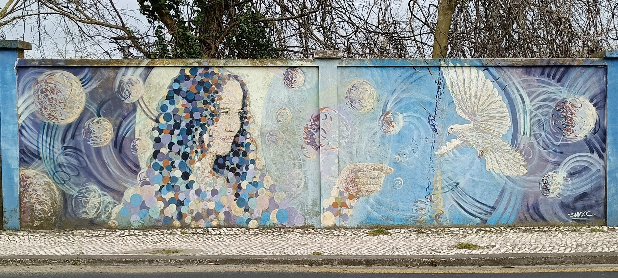 Pointillist portrait and dove by Jimmy C — Street art by James Cochran (Jimmy C) in Lisboa