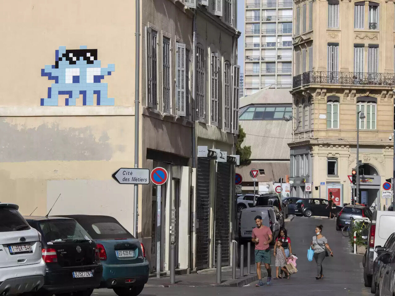 MARS_56, Space Invader on 2 Rue des Consuls — Street art by Invader in Marseille