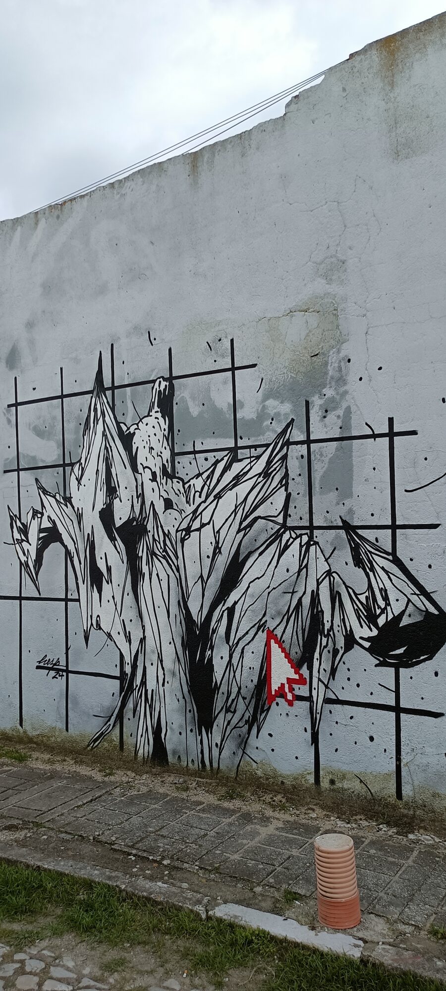 Oiseau éclaté noir et blanc par Tiago Hesp — Street art de Tiago Hesp à Almada