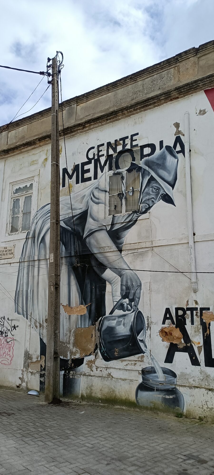 Gente Memoria Arte, le fondeur — Street art à Almada